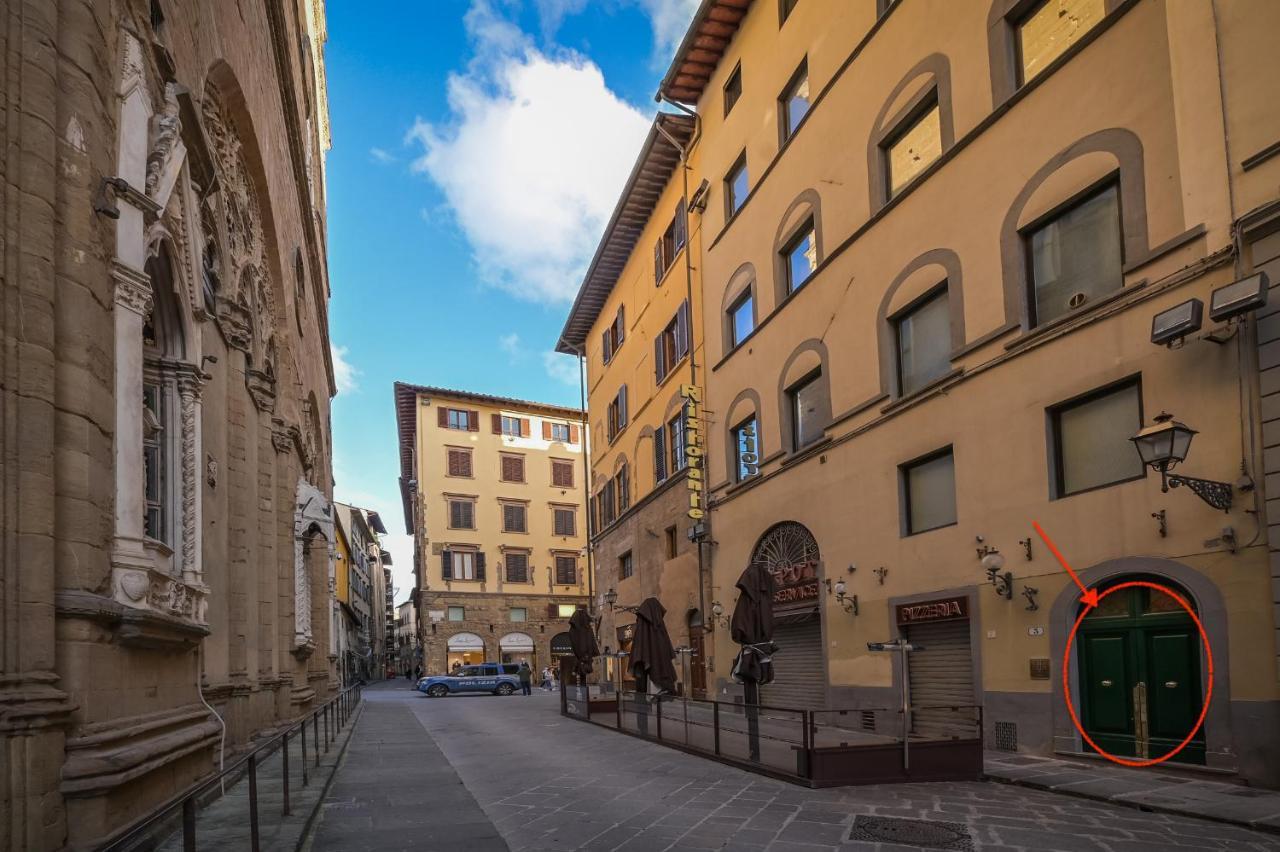 Via Lamberti, 3 - Florence Charming Apartments - Charming And Historic 5Th-Floor Attic Apartment With Elevator In A Building At The Heart Of Vibrant Florence, Just A 2-Minute Walk From All Attractions Exterior foto